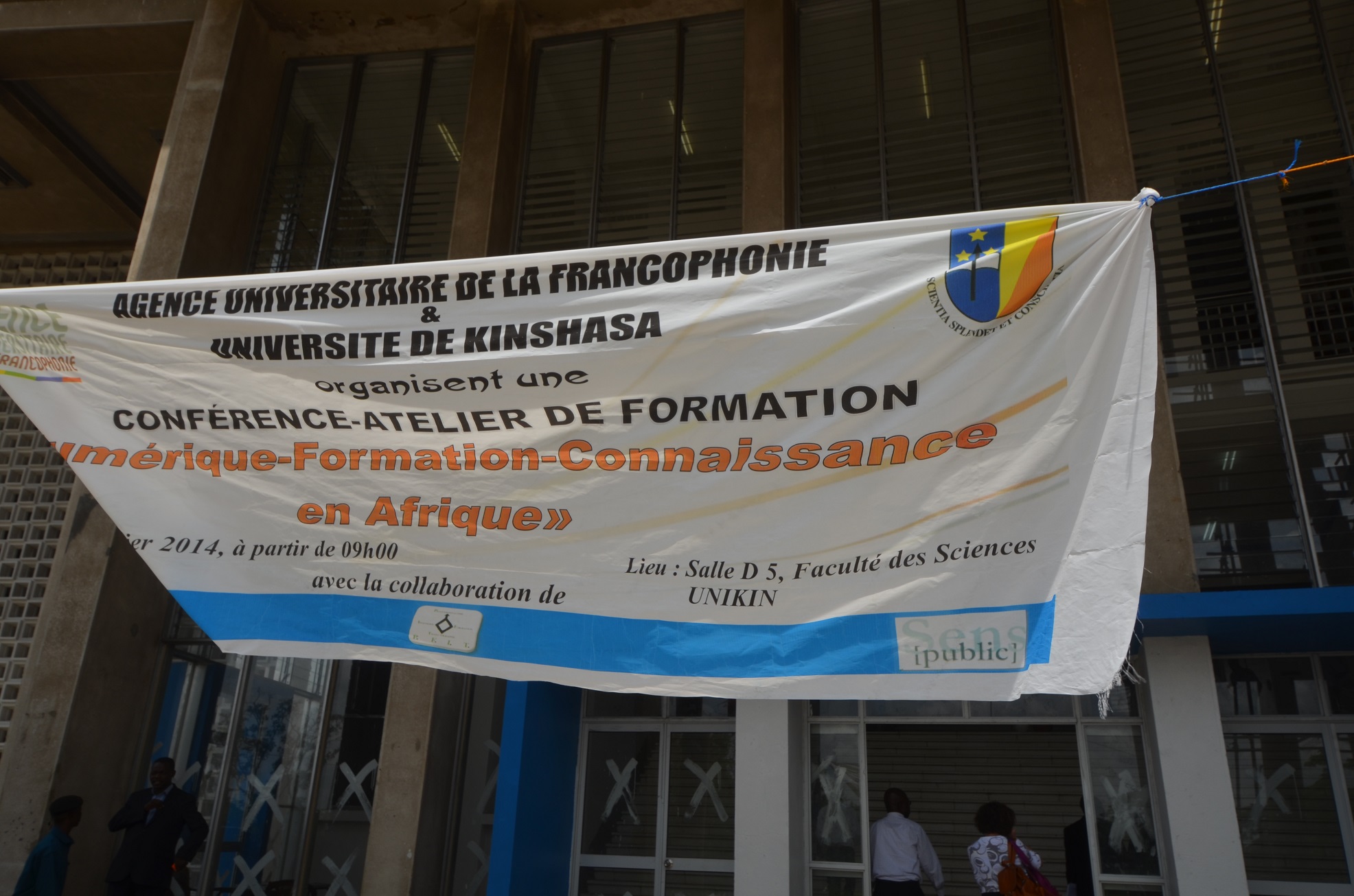 Conférence à l’UNIKIN - Au nom de Sens public, G.W. présentait les avantages du numérique éditorial pour les étudiants. Crédit photo : GW