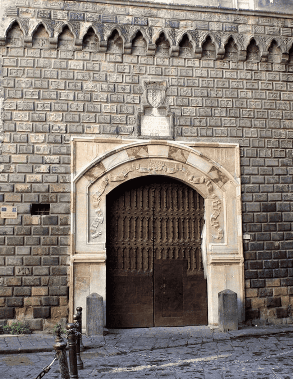 Palazzo Penne, the 15th-century building located in the historic center of Naples that has been the target of the mobilization organized by the SET collective